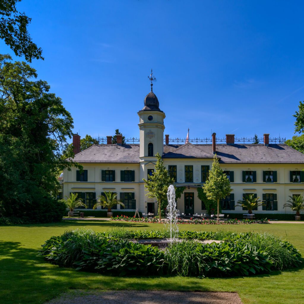 Historische Führung: Alt-Britz mit Schloss, Gutshof & Dorfidylle