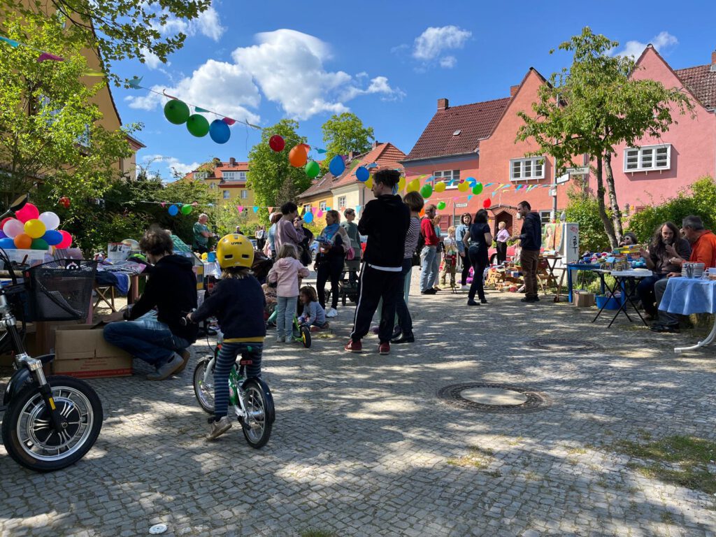 17. Flohmarkt in der Krugpfuhl-Siedlung