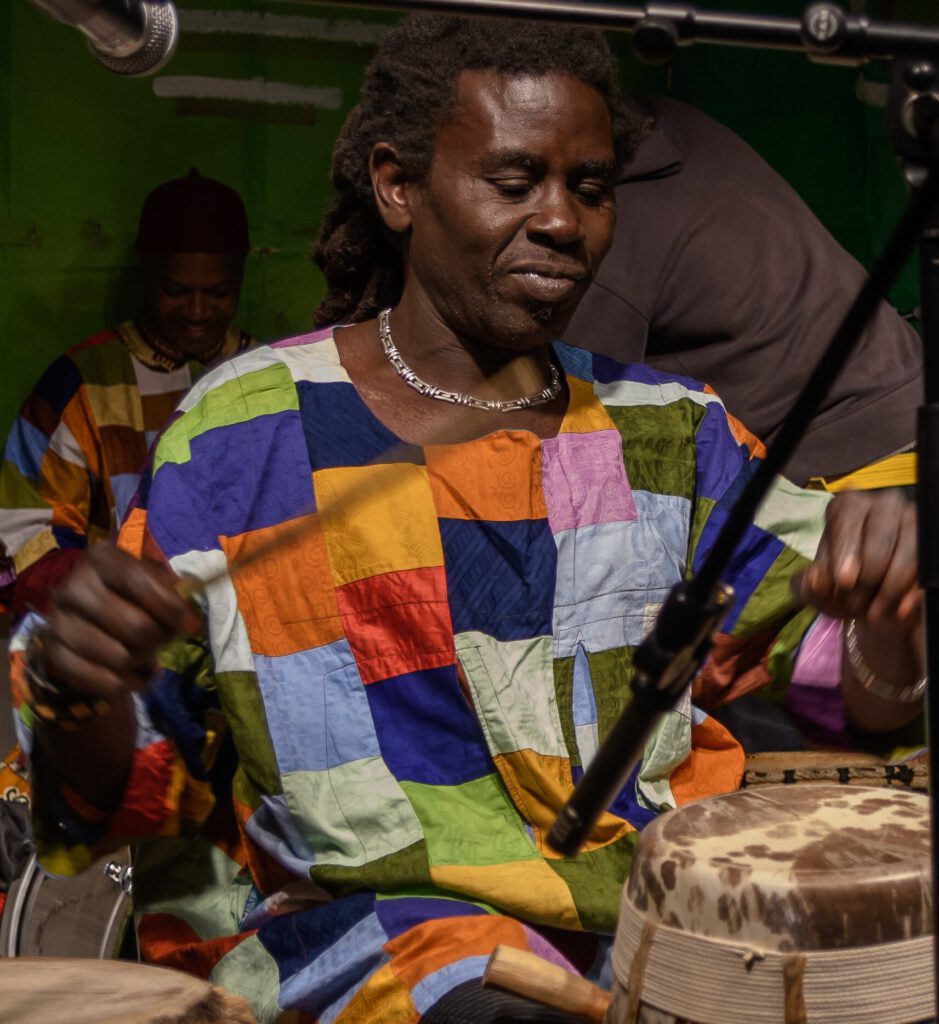 WETTERBEDINGT ABGESAGT / Musik am Buschkrug: Yoro M'Baye / Trommelkurs mit Yoro M'Baye / Rapper* ohne Grenzen: KompasMC
