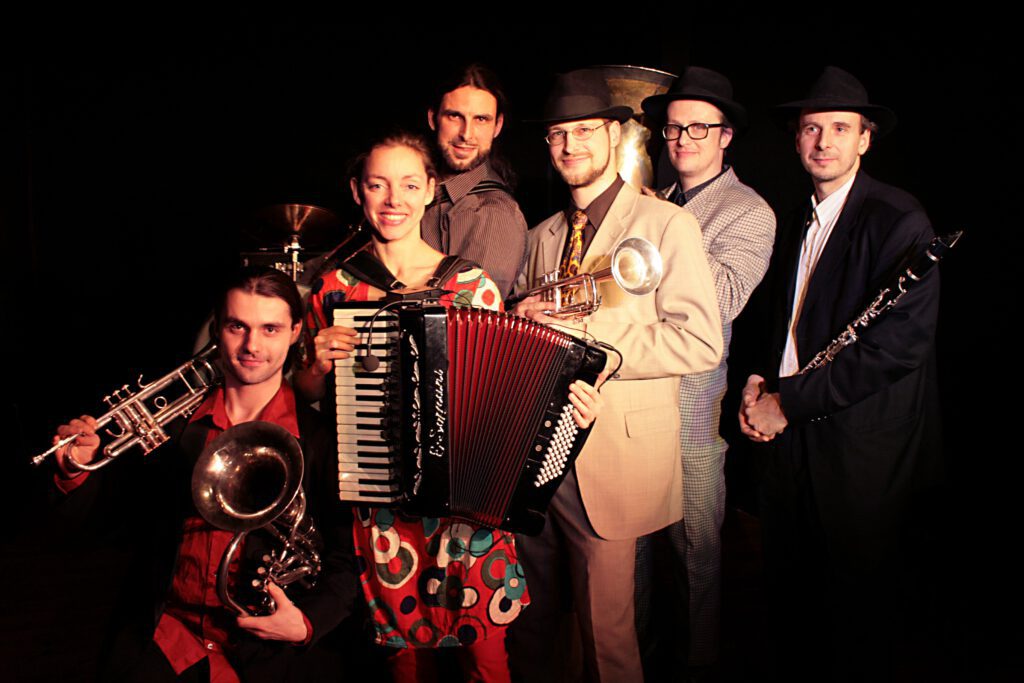 Musik am Buschkrug: PAYE / ​​Bakshish Brass Band / Cosmonautix „unplugged“